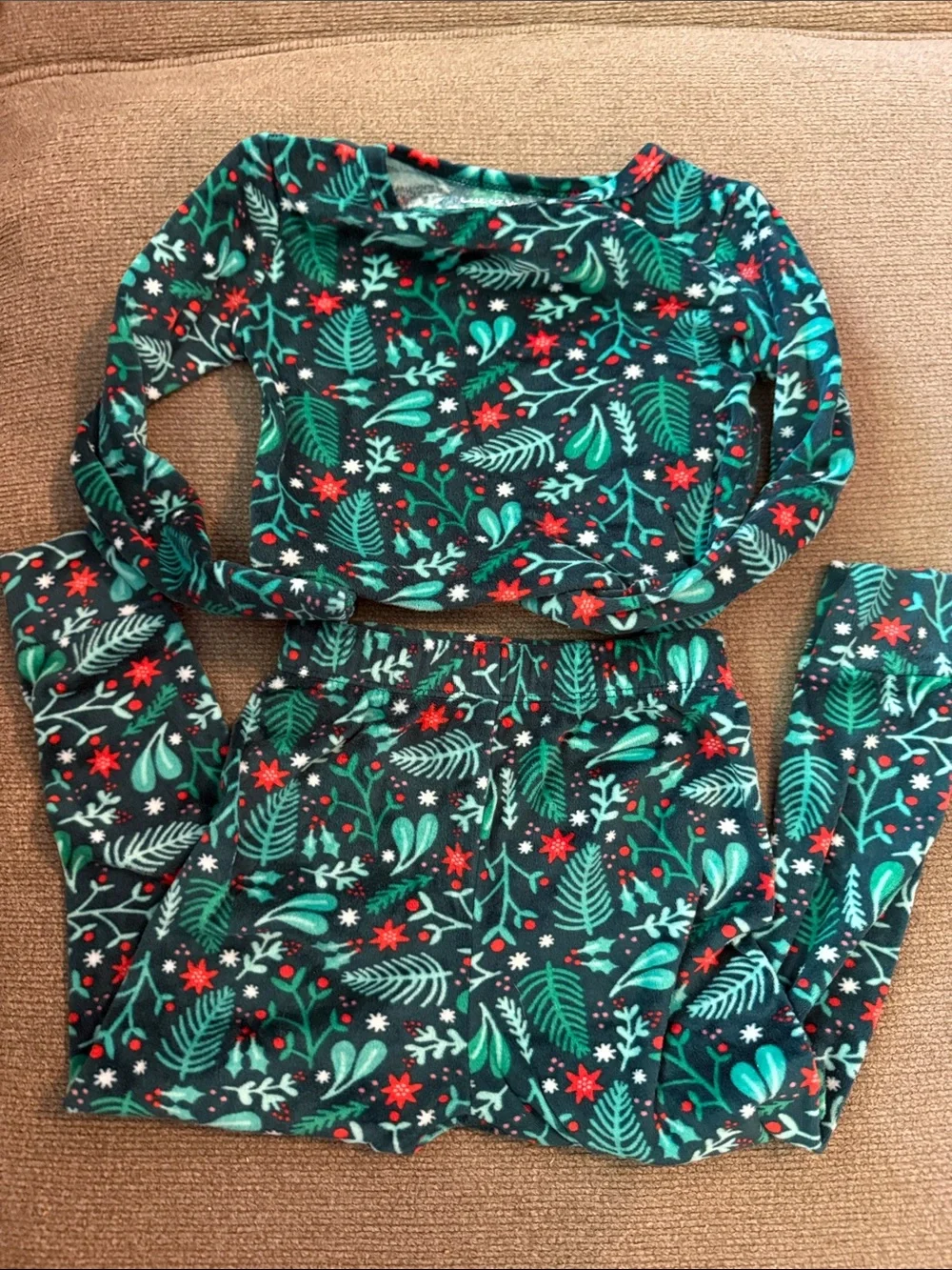 Cat & Jack Plush Green Floral Holly Holiday Kids Pajama Set